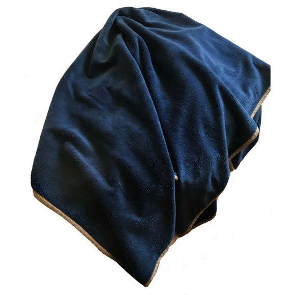 NAVY FLEECE CAR BLANKET - Picture 3 of 4